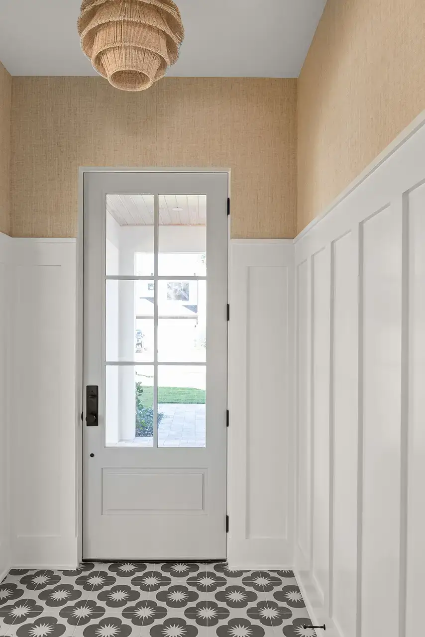 Island Transitional Home - Foyer