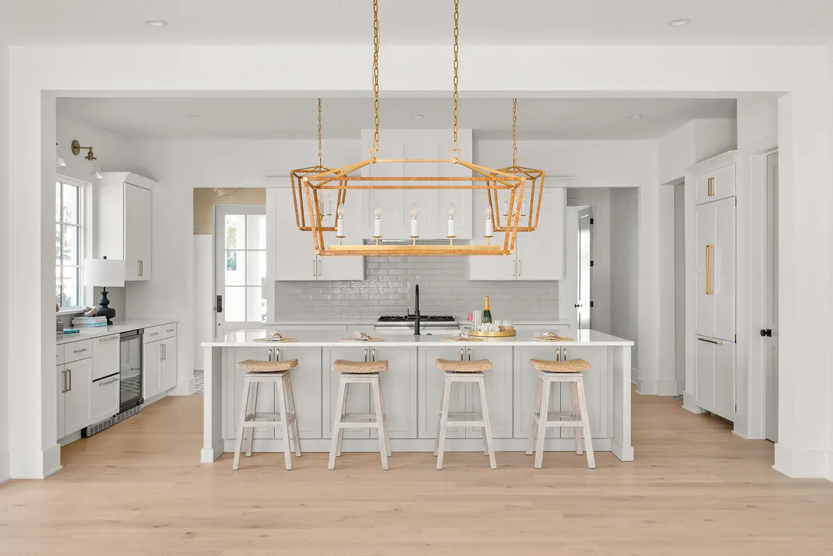 Island Transitional Home - Kitchen