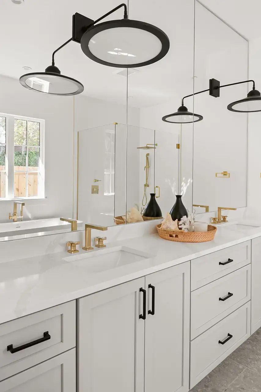 Island Transitional Home - Primary Bath Vanity
