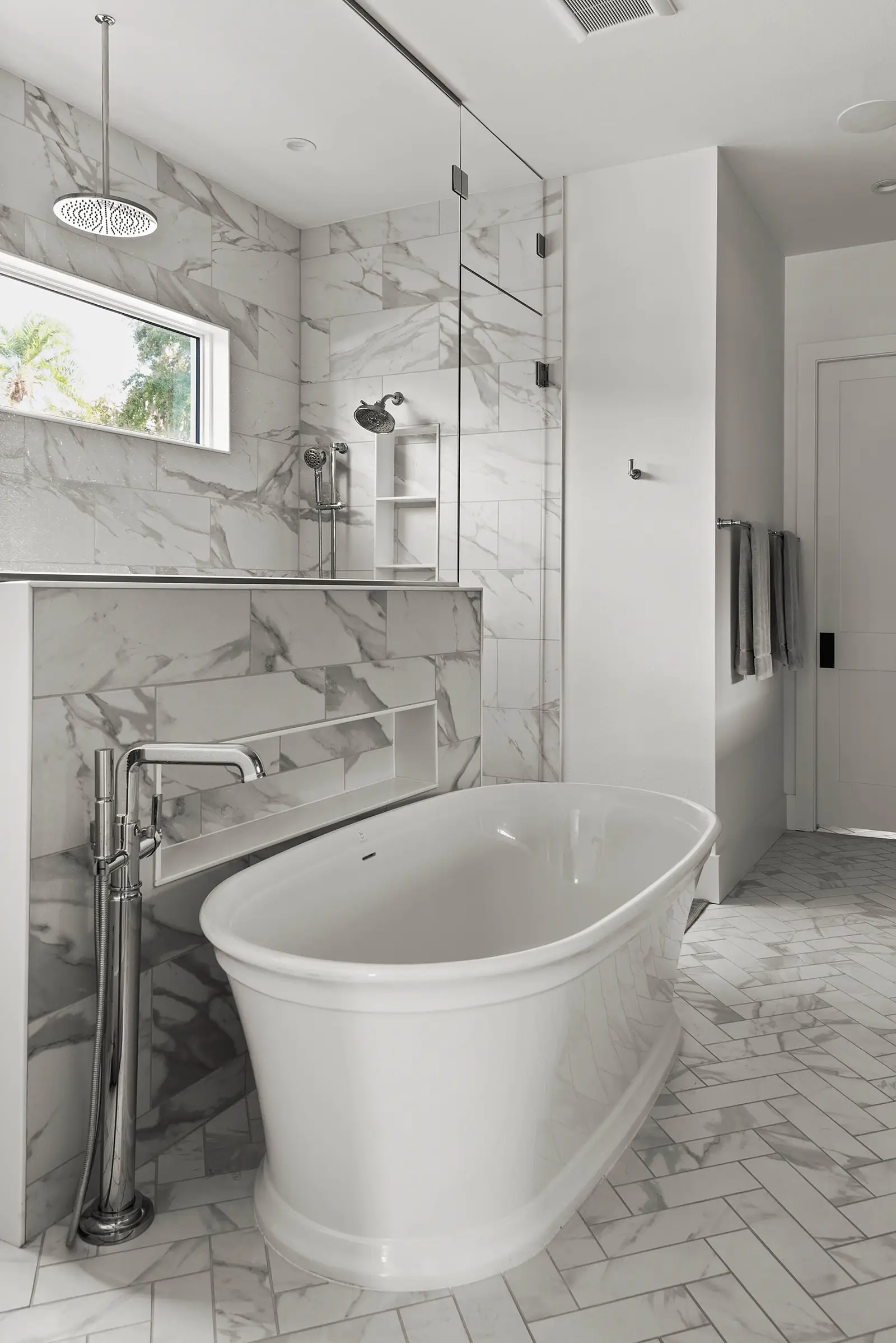 Modern Luxury – Custom Home by LunDev (36) Modern Luxury - Custom Home by LunDev